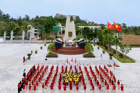 Học sinh Đồ Sơn tự hào về Bến K15 lịch sử