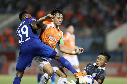 Cuộc đua trụ hạng V-League nóng lên sau vòng 24