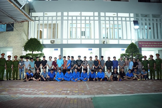 Triệt phá đường dây mua bán hơn 2,4 tấn chất độc xuyên biên giới