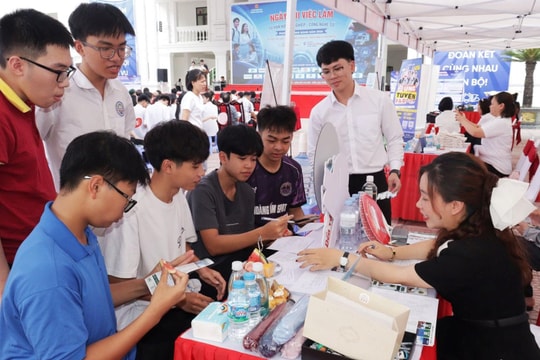 Mở rộng kết nối giúp học sinh, sinh viên định hướng nghề