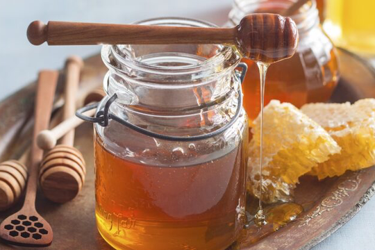 Vì sao mật ong có thể để hàng nghìn năm mà không hỏng?