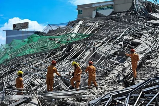 Philippines khẩn trương tìm kiếm người mất tích trong vụ sập tòa nhà 9 tầng