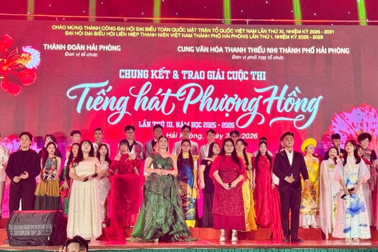 Đinh Thị Như Ý đoạt giải xuất sắc cuộc thi 'Tiếng hát Phượng Hồng' lần III