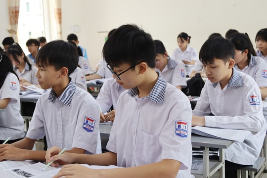 Đồng hành cùng con trong mùa thi