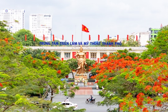 Hải Phòng rực rỡ mùa hoa tháng 5