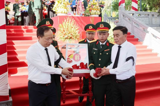 Truy điệu, an táng hài cốt liệt sĩ quân tình nguyện, chuyên gia Việt Nam hy sinh tại Lào