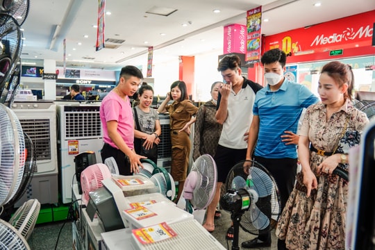Sử dụng điện thông minh để vượt cao điểm nắng nóng