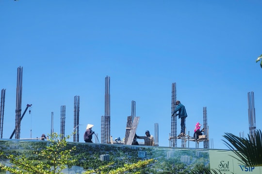 Giữa 'chảo lửa' công trình xây dựng