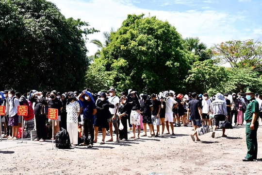 Tiếp nhận 137 công dân từ Campuchia, phát hiện một đối tượng bị truy nã