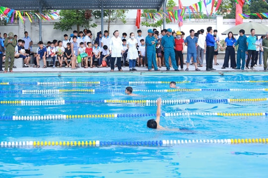 Để bơi lội trở thành kỹ năng sống bắt buộc của trẻ em