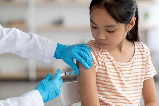 Trẻ em gái từ 9 đến dưới 15 tuổi được ưu tiên tiêm miễn phí vaccine HPV