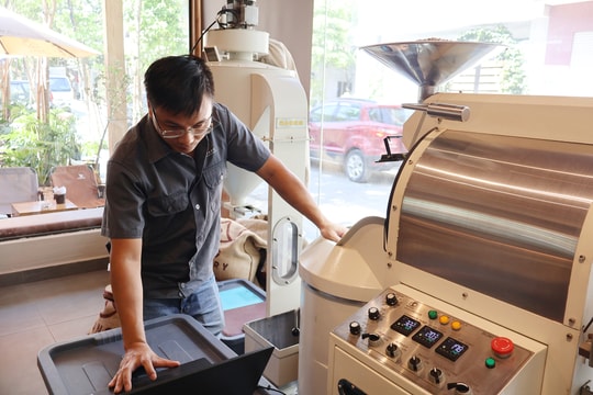 Thú vị cà phê rang xay tại chỗ
