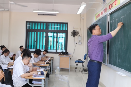 Đồng hành cùng sĩ tử vượt thời tiết khắc nghiệt mùa thi
