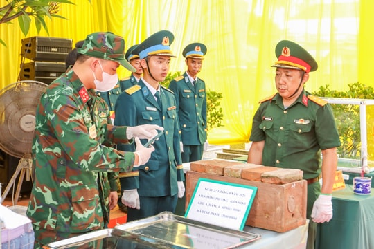 Lấy mẫu xác định danh tính hài cốt liệt sĩ tại xã Kiến Minh