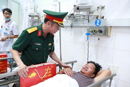 Hải Phòng đưa người gặp nạn trên biển về bờ an toàn trong đêm