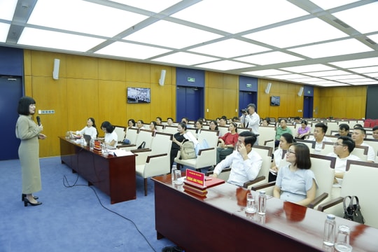 Chủ tịch UBND cấp tỉnh công nhận xã, phường, đặc khu đạt chuẩn tiếp cận pháp luật