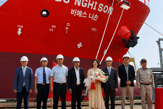 Công ty Phà Rừng bàn giao tàu dầu, hóa chất 13.000 tấn