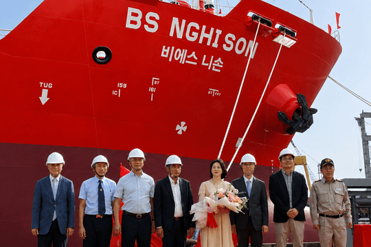 Pha Rung shipyard delivers 13,000-ton oil and chemical tanker