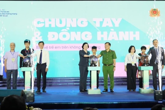 Chủ động bảo vệ trẻ em 'từ sớm, từ xa' trên môi trường mạng