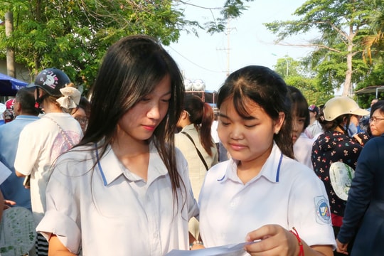 Bên lề kỳ thi tuyển sinh vào lớp 10