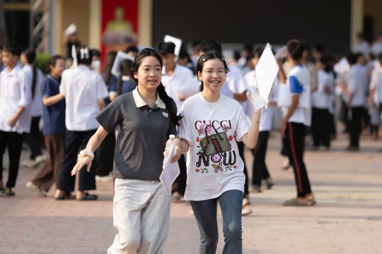Hơn 61.000 học sinh bước vào ngày thi thứ hai Kỳ thi tuyển sinh lớp 10