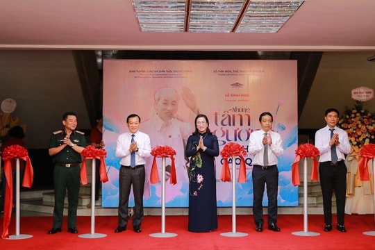 Khai mạc Triển lãm 'Những tấm gương bình dị mà cao quý' tại Hà Nội