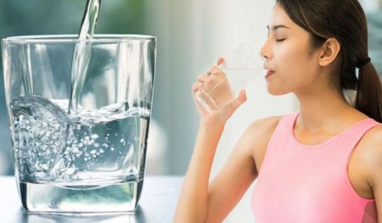 Lợi ích tuyệt vời của việc uống đủ nước đối với sức khỏe