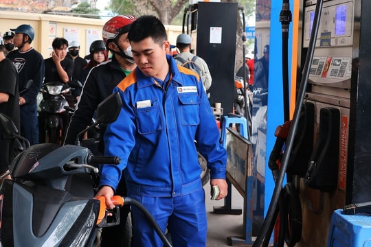 Giá xăng dầu đồng loạt giảm từ 15 giờ chiều nay