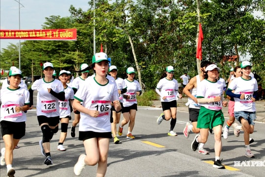 Gần 2.000 người tham gia giải chạy tại xã Hà Bắc