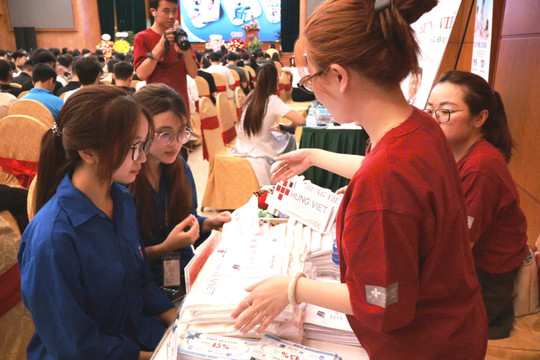 Gần 600 sinh viên ngành y tìm cơ hội việc làm trước ngày tốt nghiệp