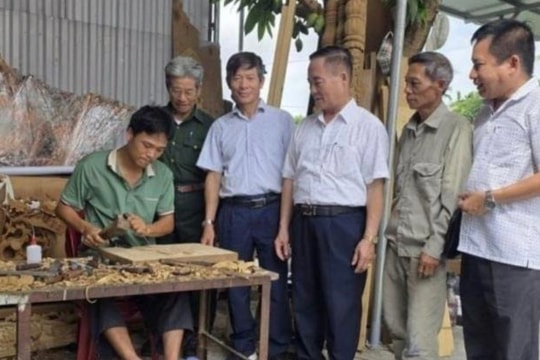 Boosting craft village tourism