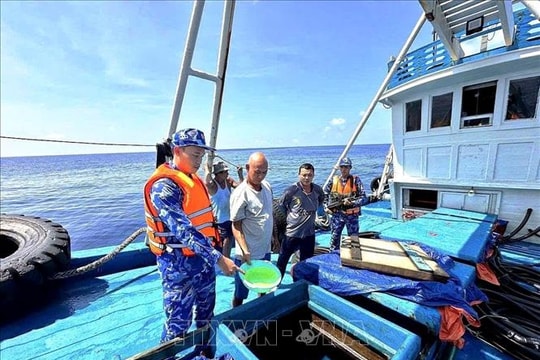 Phát hiện tàu vận chuyển trái phép hơn 150.000 lít dầu DO