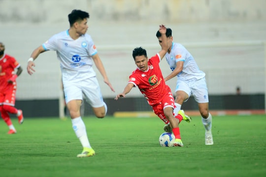 Hải Phòng FC chia điểm vòng cuối, khán giả tri ân thầy Chu Đình Nghiêm