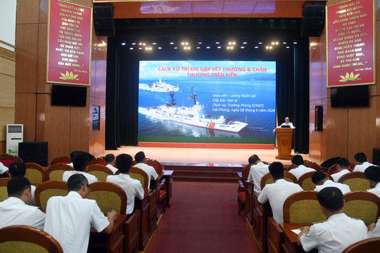 60 học viên tham gia huấn luyện cứu thương trên biển