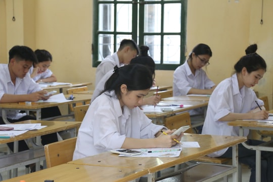 Thí sinh dự thi tốt nghiệp THPT 2026 được mang những vật dụng nào vào phòng thi?