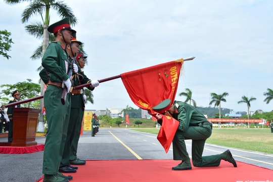 Lễ tuyên thệ chiến sĩ mới tại trung đoàn bộ binh lớn nhất Hải Phòng