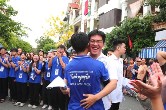 Thí sinh thi xong môn toán kỳ thi tốt nghiệp THPT năm 2026
