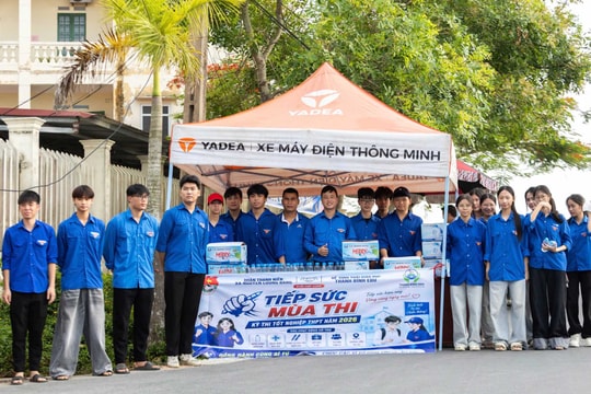 Youth volunteers provide support for graduation exam candidates