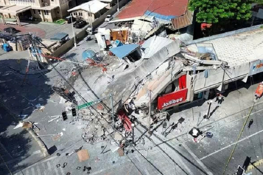 Tìm thấy 53 thi thể sau trận động đất mạnh tại Philippines