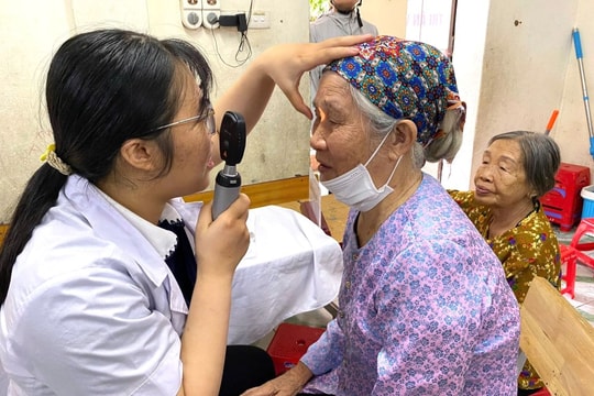 Trung tâm Y tế Chí Linh phấn đấu đến 25/6, hoàn thành khám sức khỏe cho người cao tuổi