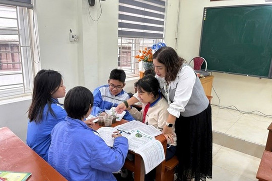 Lấy ý kiến tặng thưởng Huân chương Lao động hạng ba cho Đảng bộ Trường THCS Hồng Bàng