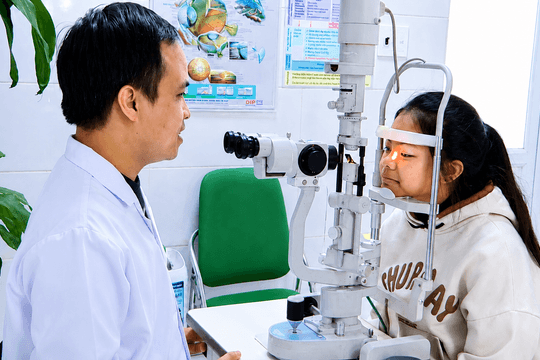 Báo động tật khúc xạ học đường