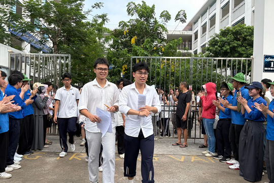 Đề thi Ngữ Văn cần đáp án thực sự mở để đánh giá đúng học sinh