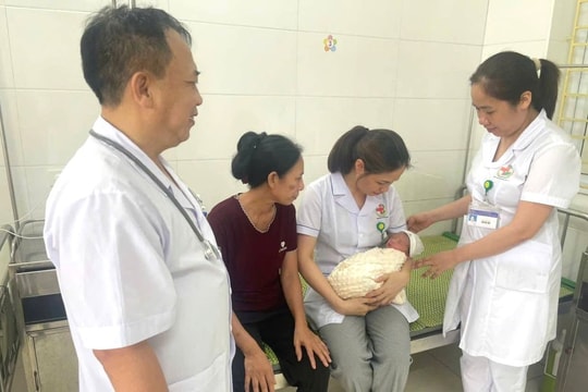 Trung tâm Y tế Vĩnh Bảo cấp cứu thành công ca sa dây rau nguy kịch, cứu sống mẹ và bé