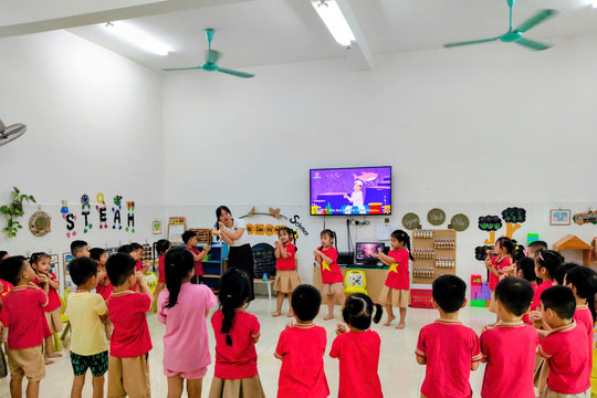 Giữ mát lớp học, bảo vệ trẻ trong mùa nắng nóng