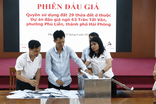 Phù Liễn đấu giá thành công 29 thửa đất, tăng thu hơn 60 tỷ đồng