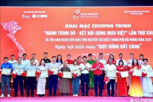2 công chức xã An Quang hiến máu 35 - 37 lần