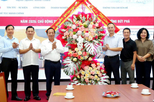 Đồng chí Phó Bí thư Thành ủy, Chủ tịch HĐND thành phố thăm, chúc mừng một số cơ quan báo chí