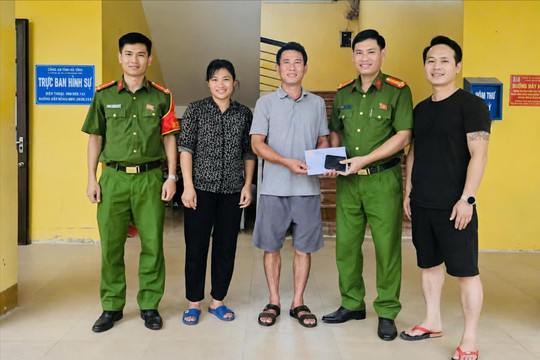 Nhặt được hơn 40 triệu đồng, hai người ở Hải Hưng giao công an trả lại người đánh rơi