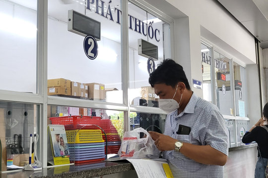 Bộ Y tế hướng dẫn thủ tục 'hoàn tiền' khi bệnh nhân có bảo hiểm phải tự mua thuốc